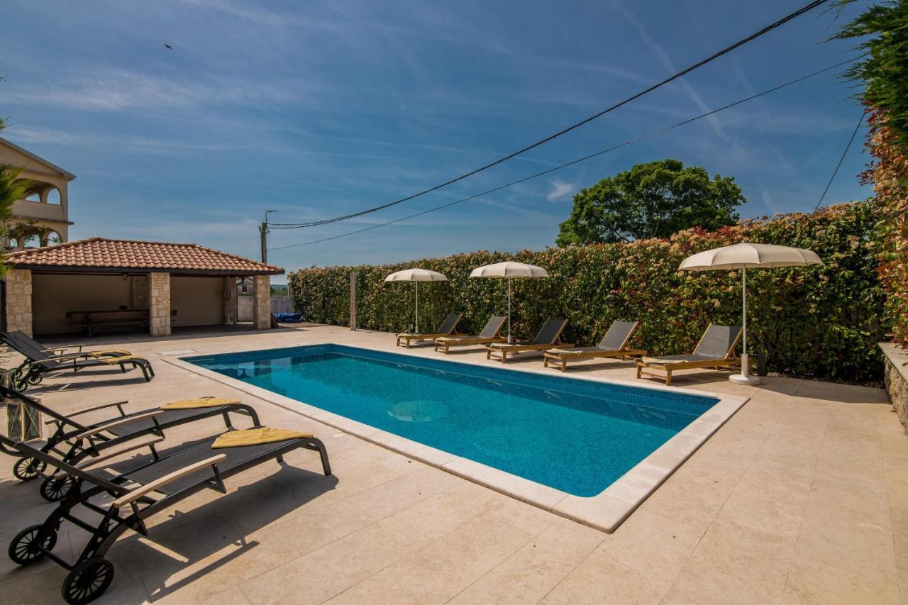 Villa Augusta Малинска Экстерьер фото