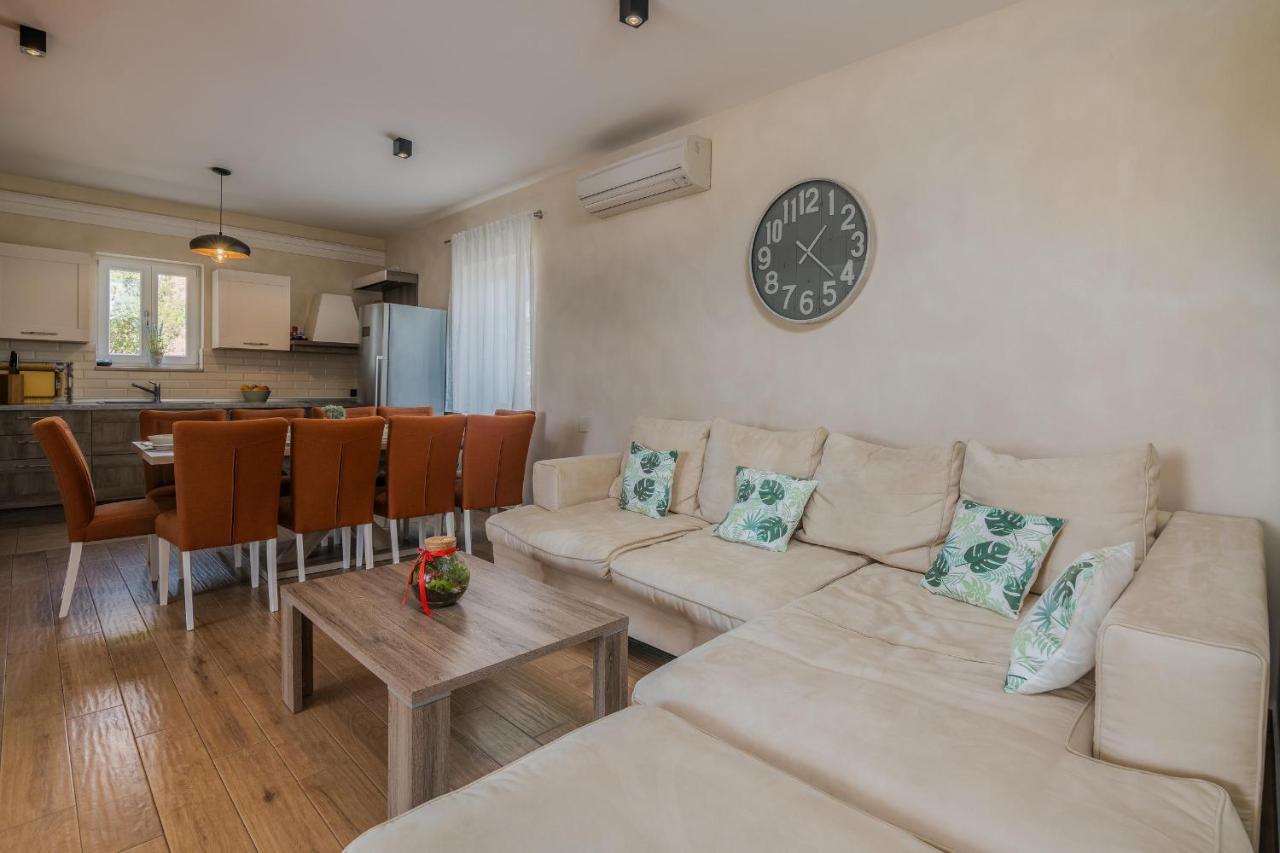 Villa Augusta Малинска Экстерьер фото