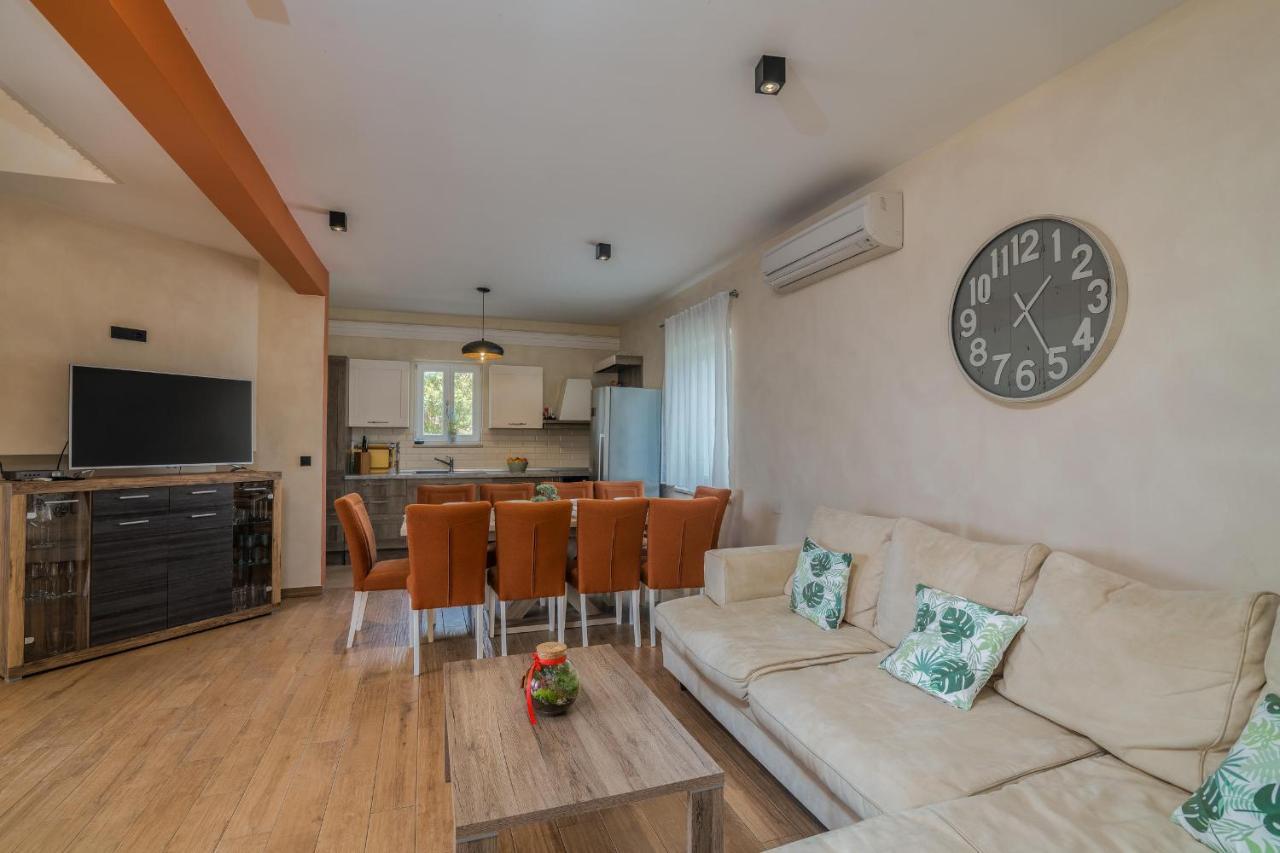 Villa Augusta Малинска Экстерьер фото