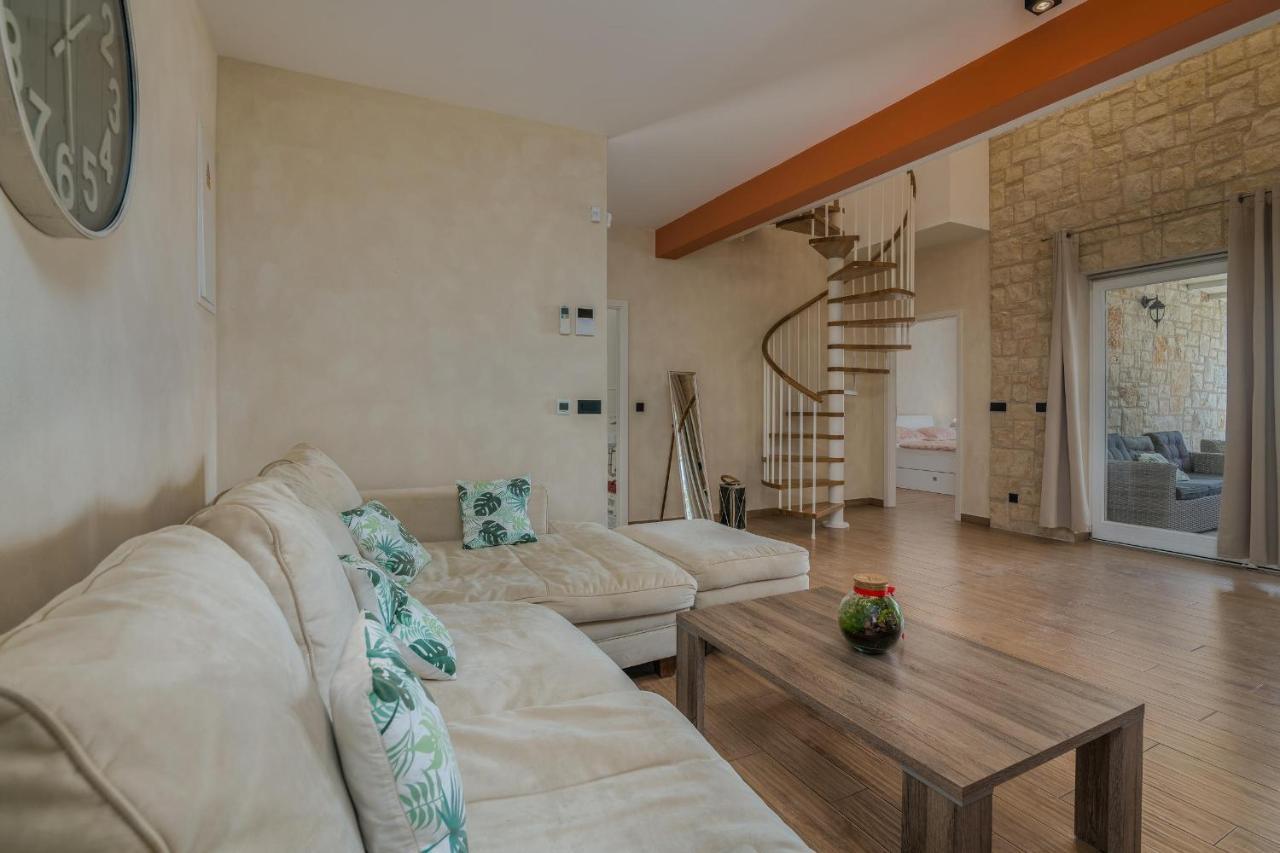 Villa Augusta Малинска Экстерьер фото